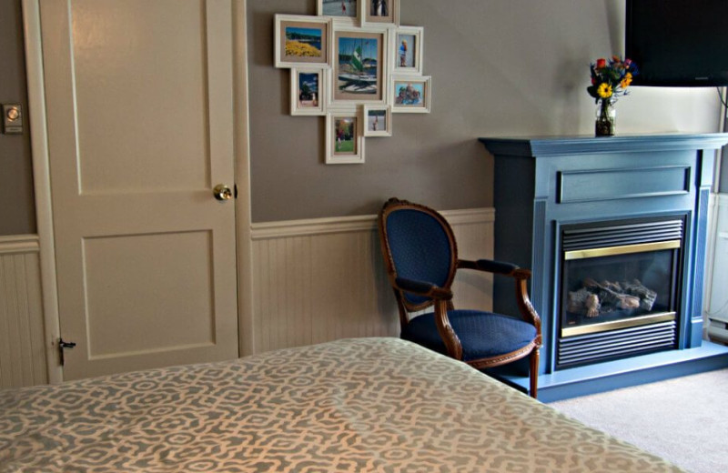 Guest room at Mountaintop Lodge at Lake Naomi.