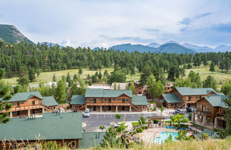 Exterior view of Fall River Village Resort Condos.