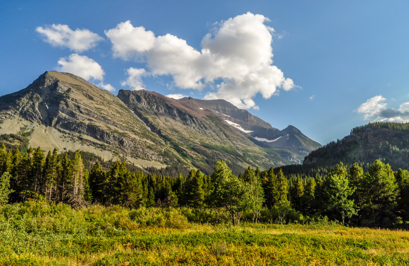 Mountains near Jorgenson's Inn & Suites.