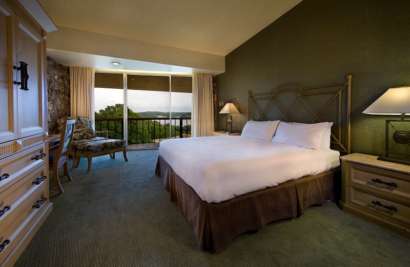 Guest room at The Lodge of Four Seasons.