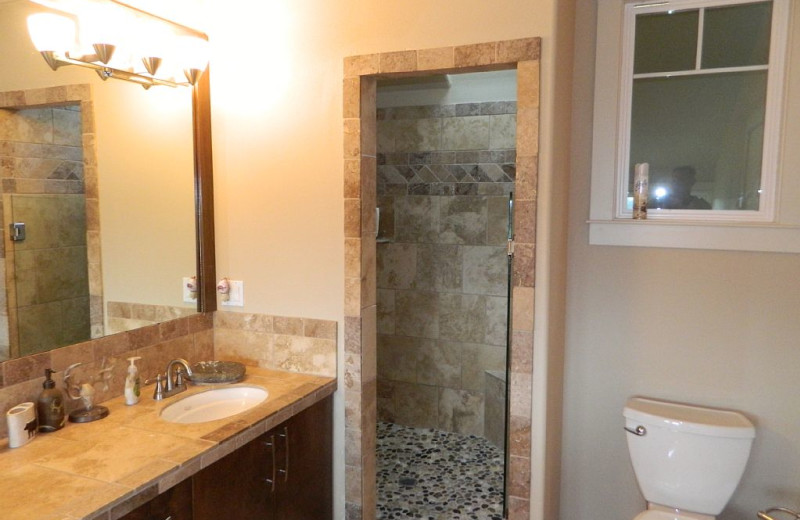 Bathroom at Blue Mountain Retreat.