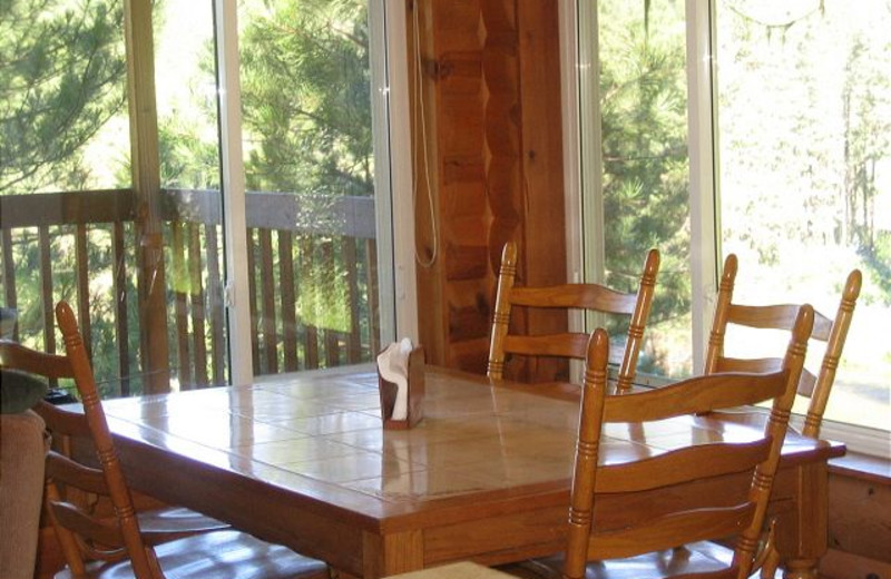 Cabin dining table at Idaho Cabin Keepers.