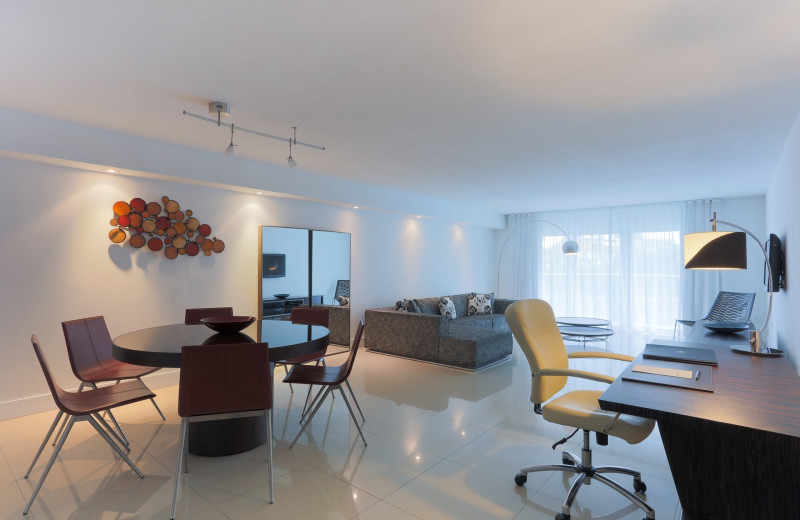 Guest living room at Bal Harbour Quarzo Luxury Boutique Hotel.