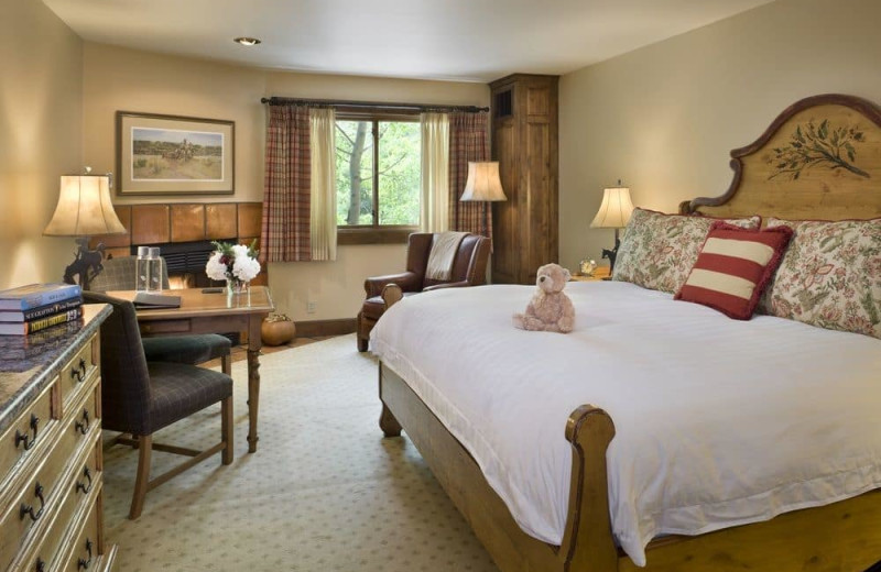 Guest room at Rusty Parrot Lodge.