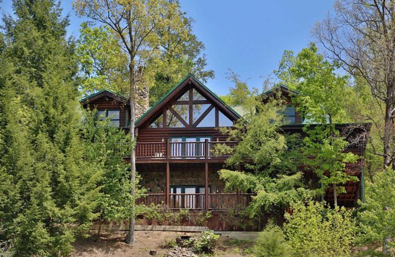 Exterior view of Eden Crest Vacation Rentals, Inc. - Black Bear Hideaway.