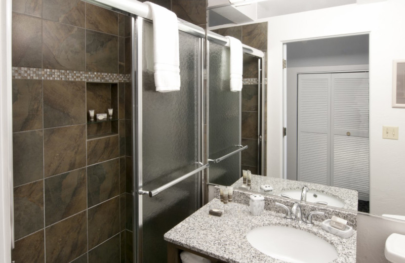 Second Bedroom with walk in shower. Penthouse Suite at the Country House Resort