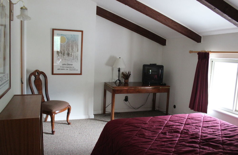 Guest room at Georgetown Mountain Inn.