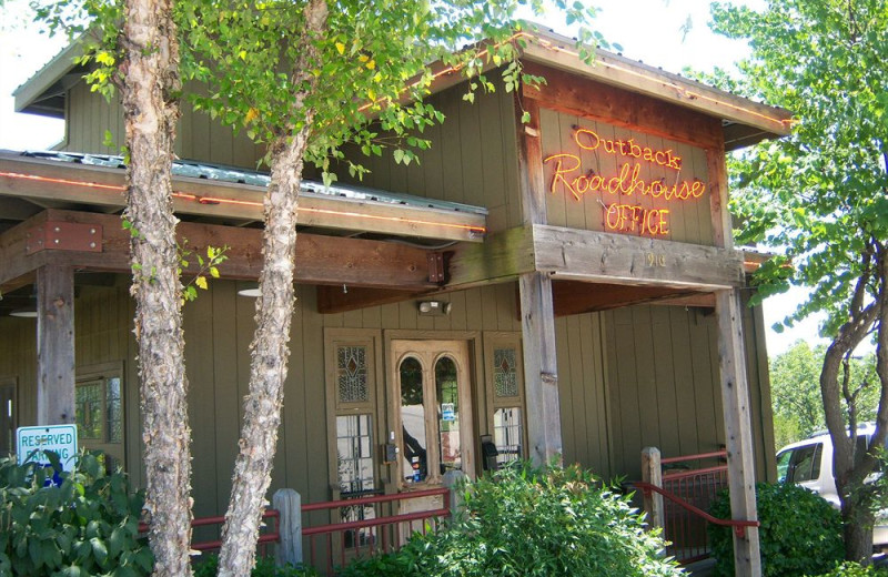 Exterior view of Outback Roadhouse Inn.