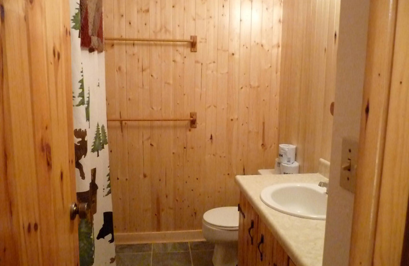 Cabin bathroom at Anderson's Starlight Bay Resort.