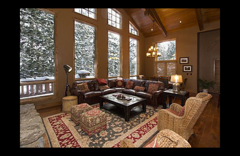 Vacation rental living room at Mammoth Property Reservations.