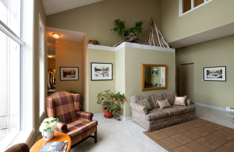 Guest room at Sir Sam's Inn & Spa.