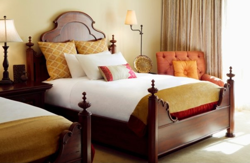 Deluxe Guest Rooms at Montelucia Resort