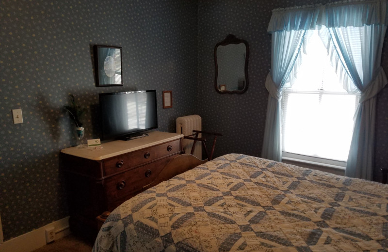 Guest room at Eagles on the River and Anderson House Hotel.