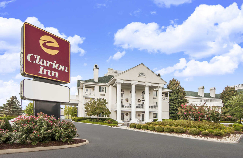 Exterior view of Clarion Inn Willow River.