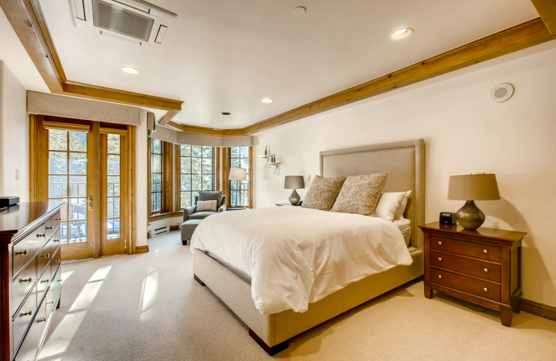 Guest bedroom at Vail Mountain Lodge & Spa.