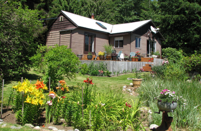 Exterior view of Grizzly Bear Lodge & Safari.