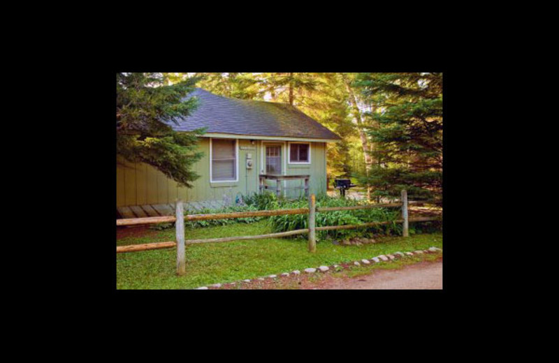 Cabin exterior at Broadwater Lodge.