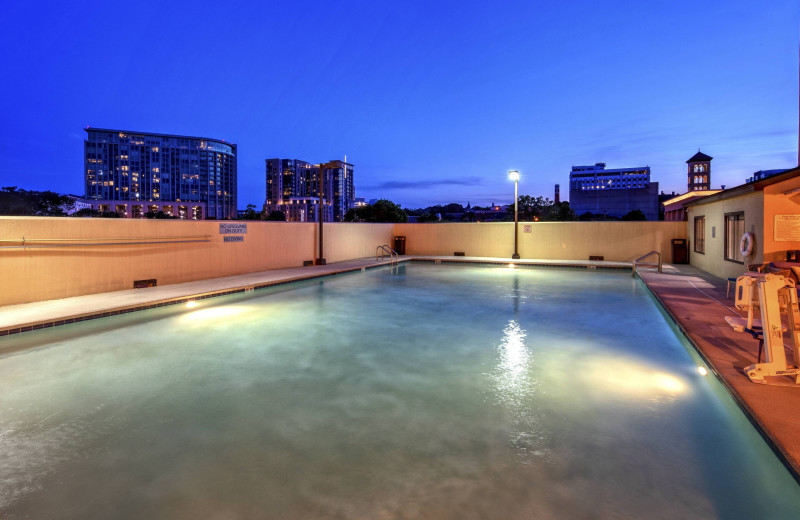 Outdoor pool at Courtyard Nashville Vanderbilt/West End.