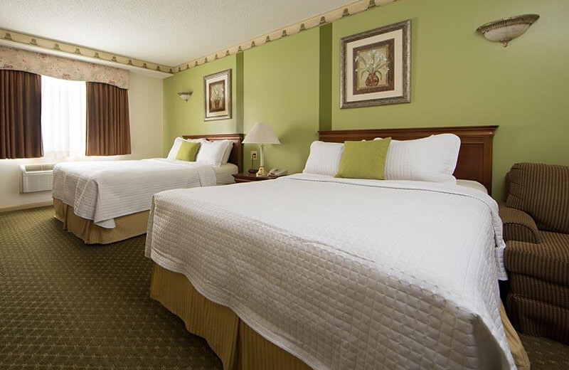 Guest bedroom at Villa Roma Resort and Conference Center.