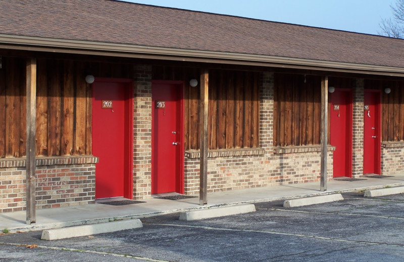 Exterior view of Pointe West Resort & Suites.