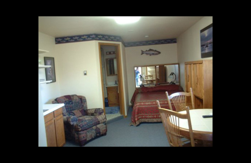 Guest room at Alaska's Kenai River Retreat.