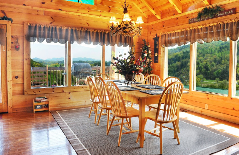 Cabin dining room at Eagles Ridge Resort.