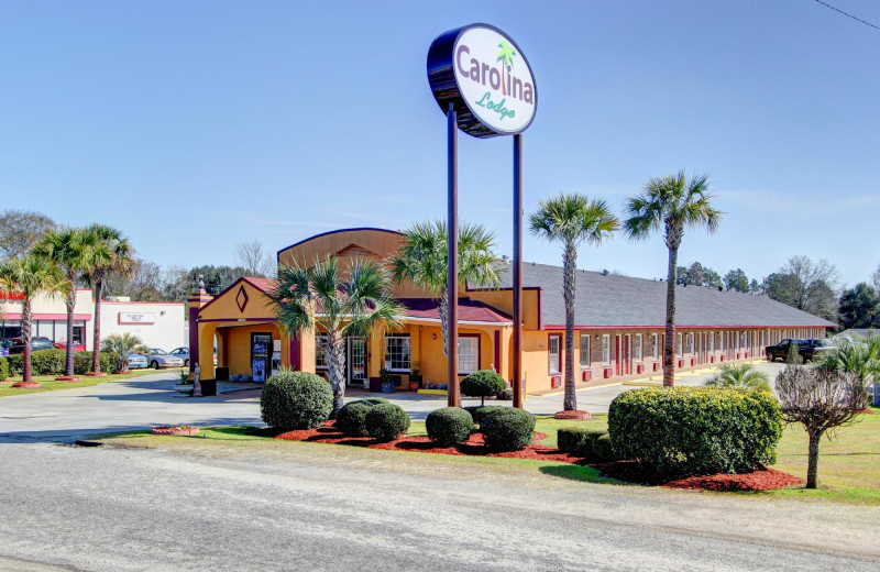 Exterior view of Carolina Lodge at Barnwell.