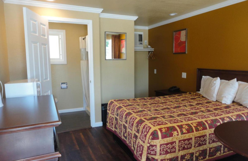 Guest room at Colusa Motel.