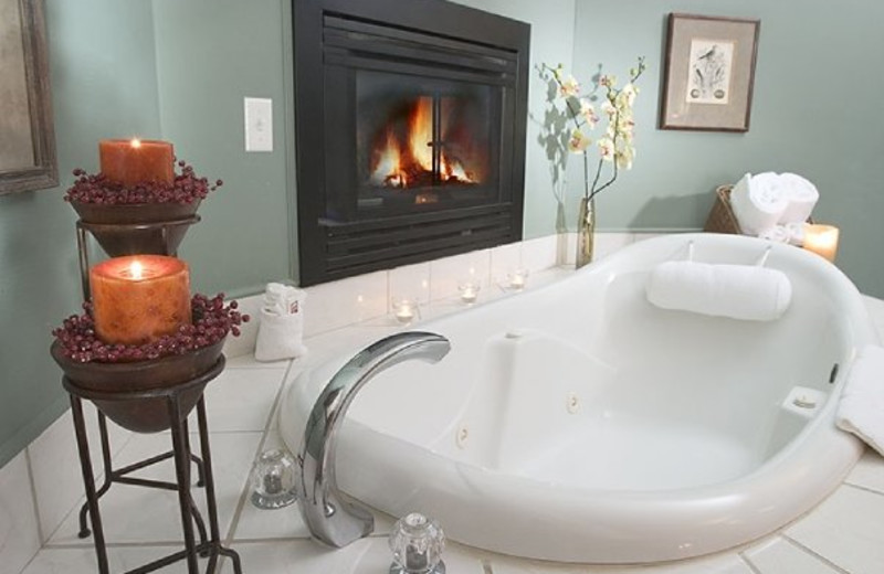 Jacuzzi Suite at Inn on the Creek
