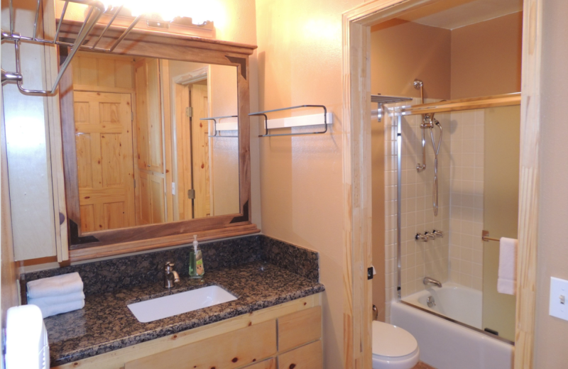Vacation rental bathroom at Seasons 4 Condominium Rentals.