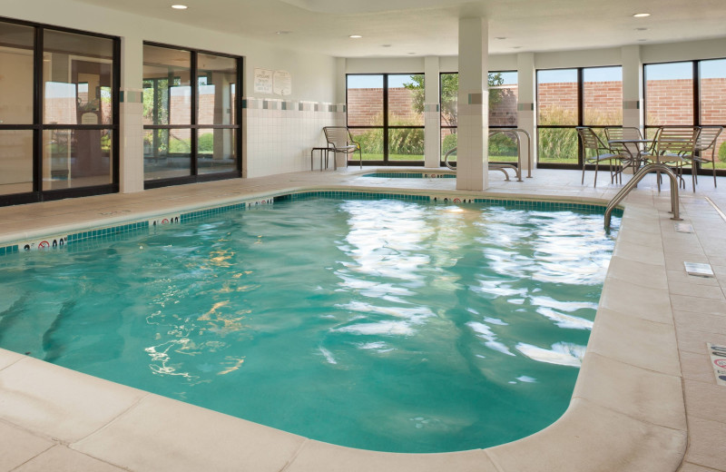 Indoor pool at Courtyard Columbia.