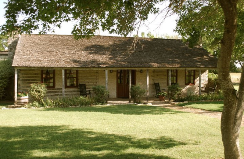 Cabin exterior at Settlers Crossing.