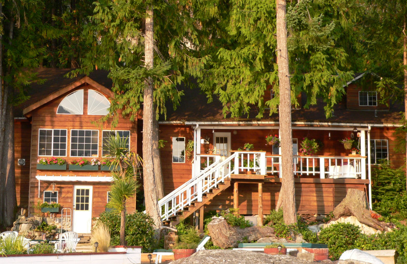 Exterior view of Rendezvous Lodge.