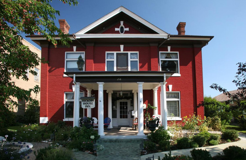 Exterior view of Hickory House Inn.