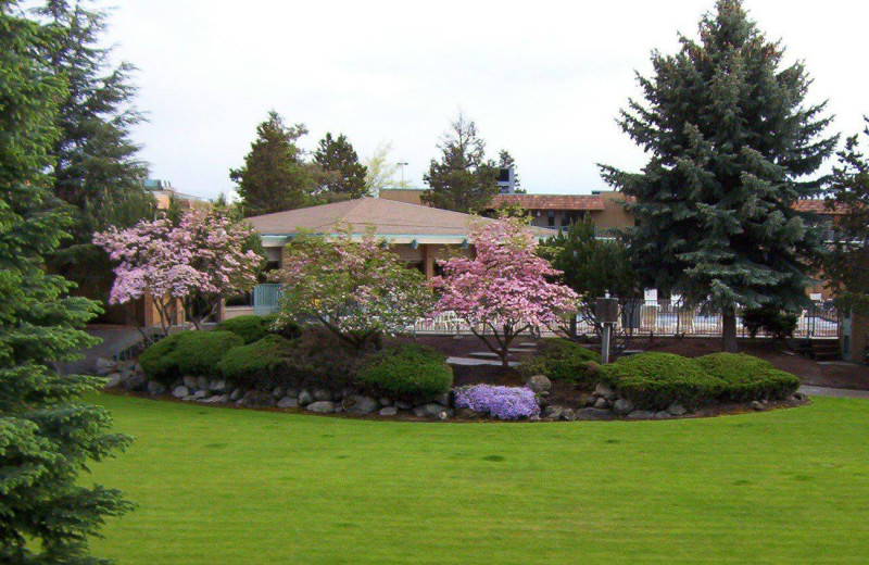 Exterior view of Mirabeau Park Hotel and Convention Center.