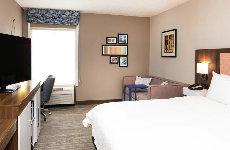 Guest room at Hampton Inn Cleveland-Solon OH.