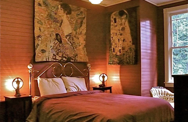 Klimt Room, Queen Bed at Spillian.