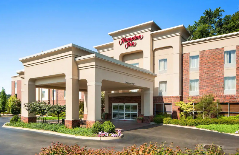 Exterior view of Hampton Inn Athens, OH.