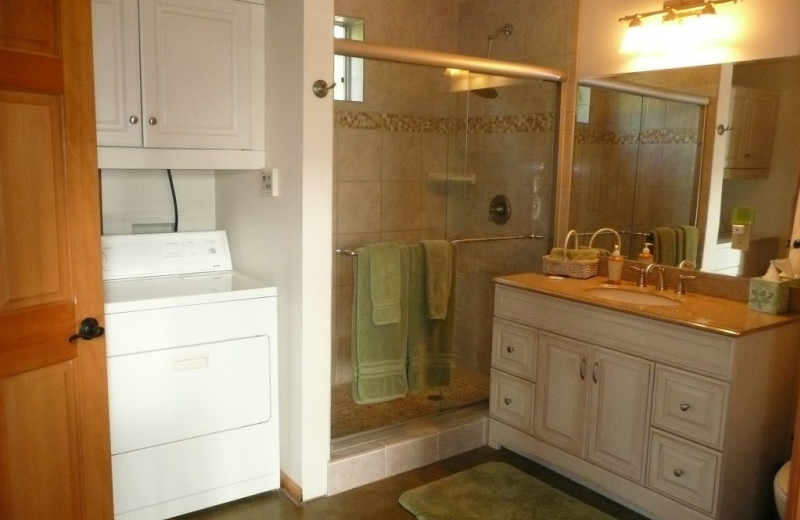 Cabin bathroom at Olympic View Cabins.