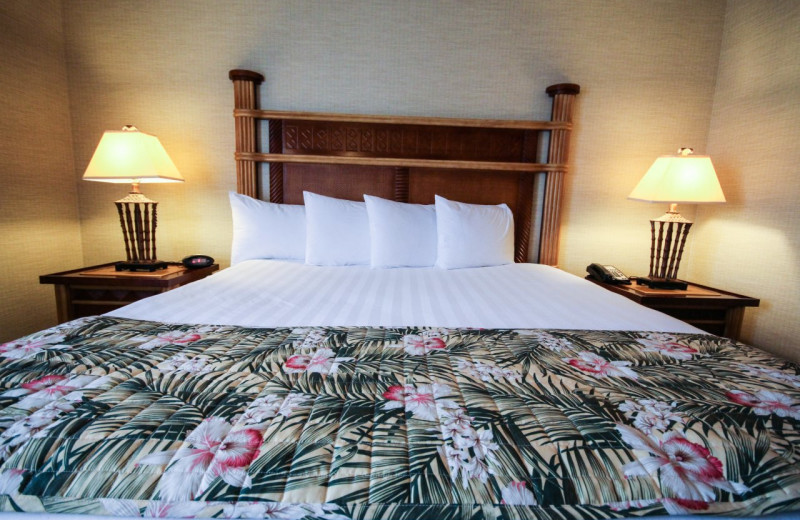 Guest bed at Maui Sands Resort & Indoor Waterpark.