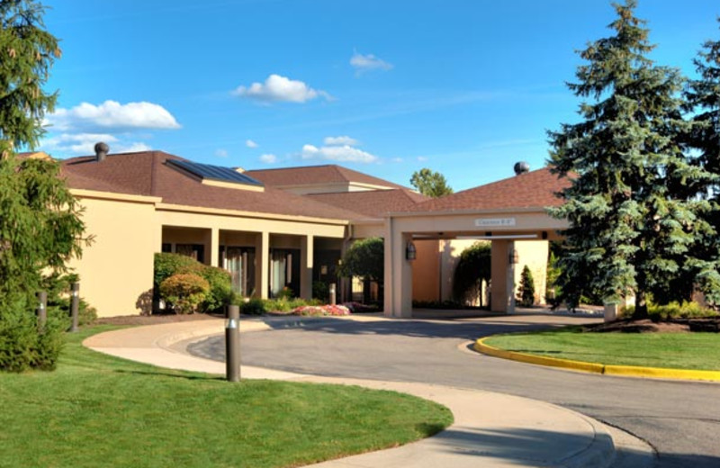 Exterior view of Courtyard by Marriott Detroit Warren.
