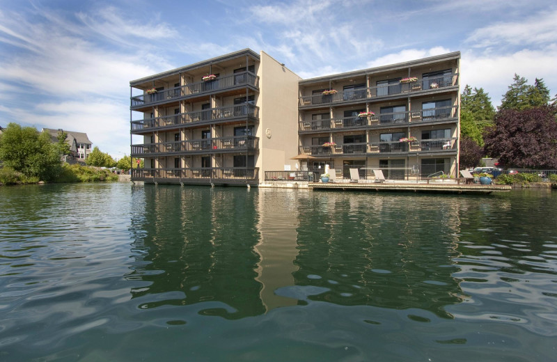 Exterior view of Lakeshore Inn.