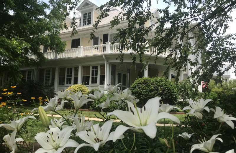 Exterior view of Granville Queen Inn.