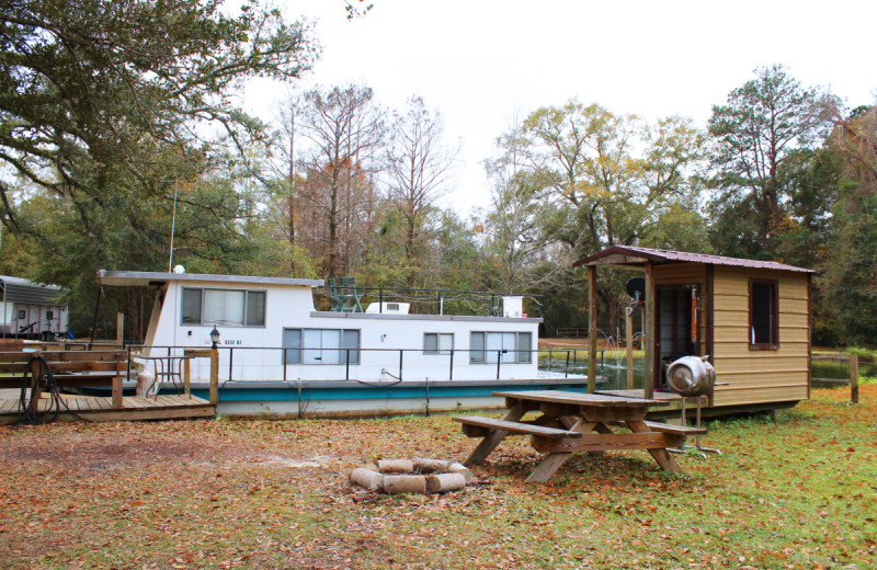 Exterior view of Berry Creek Cabins.