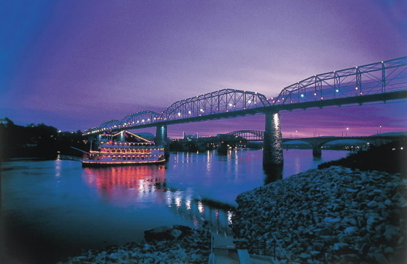 Chattanooga River Boat tour by Avenair Mountain Cabins.