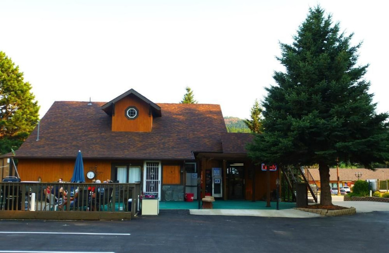 Exterior view of The Lantern Inn.