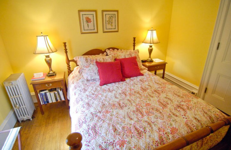 Guest room at Cortland Alumni House.