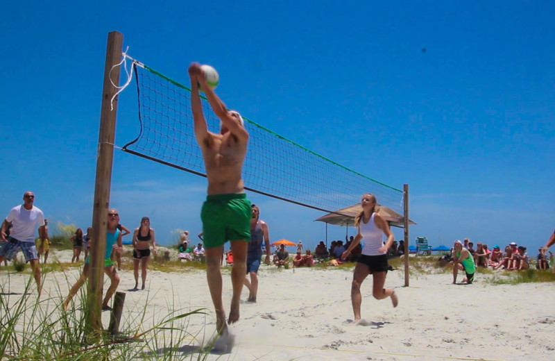 Family volleyball at Fripp Island Golf & Beach Resort.