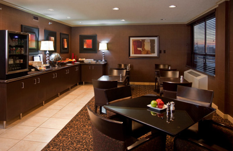 Club Lounge at Crowne Plaza Minneapolis