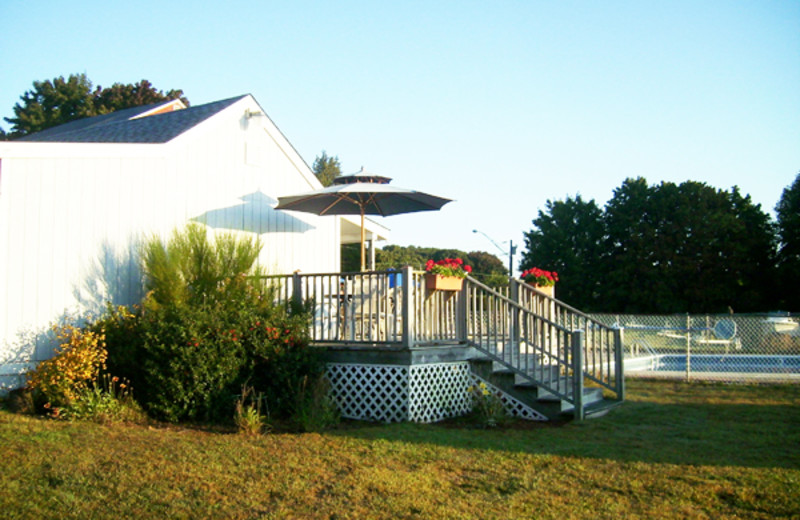 Exterior Cottage View at Cove Ledge Inn